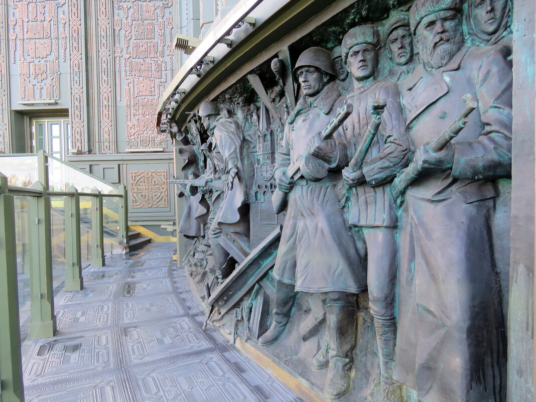 Горельеф "Оборона Москвы" на стене храма - ИРЭН@ .