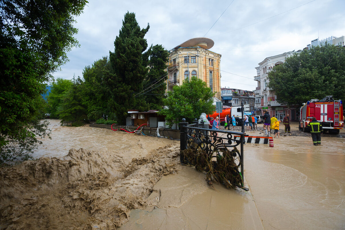 Наводнение в Ялте 18 июня 2021 - Сергей Титов