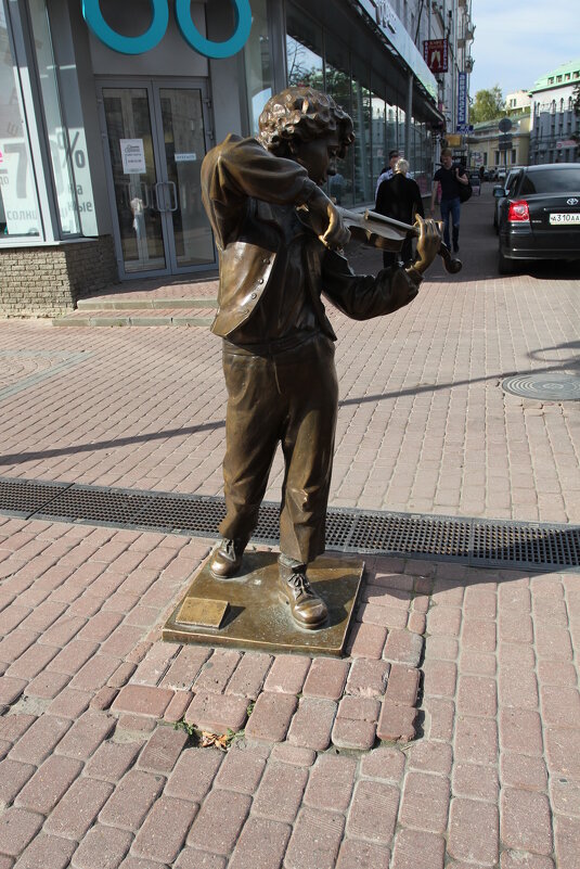 Памятник скрипачу в Нижнем Новгороде. - Nonna 