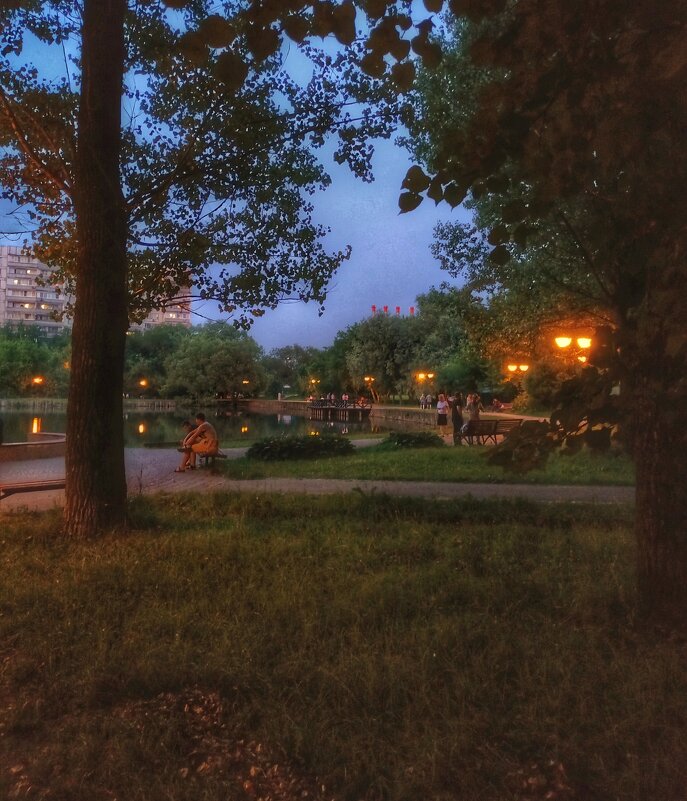 теплый вечер в парке - Валентина. .