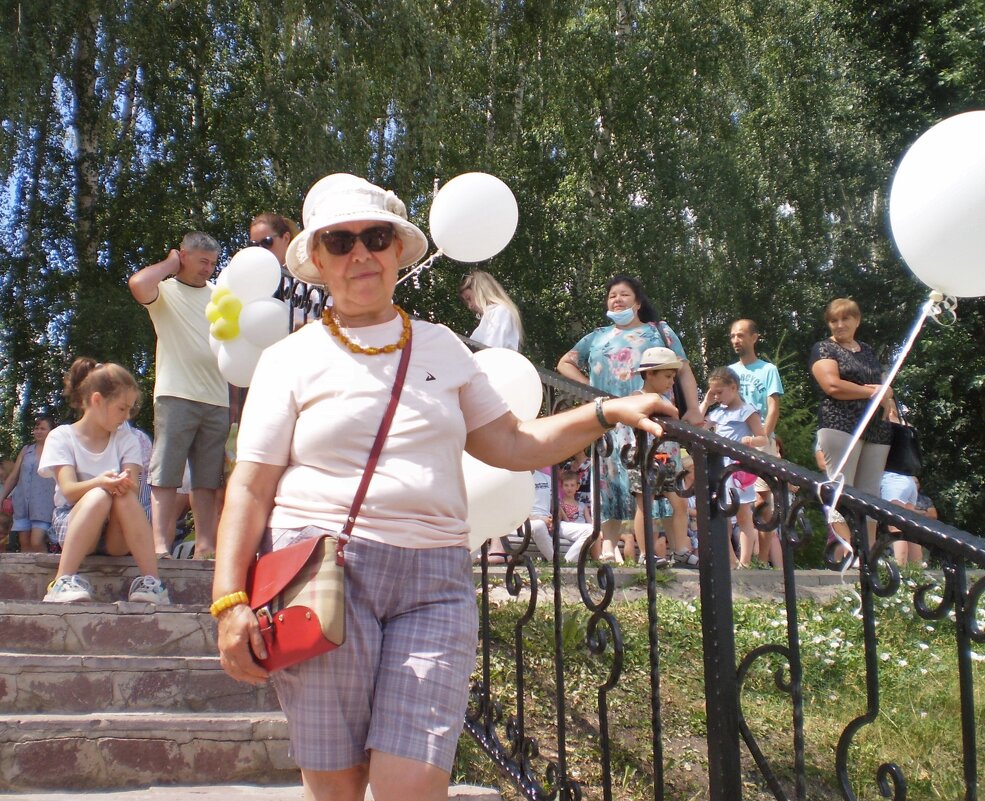 С праздником ,уважаемые фотографы и фотографини! - Венера Чуйкова