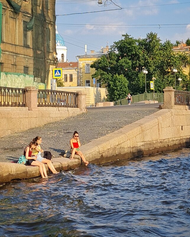 Прогулка по каналам и рекам Петербурга - Надежда Лаптева