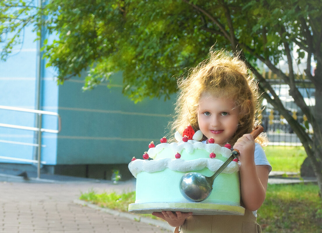 Большой торт для маленькой девочки - Филипп Махов