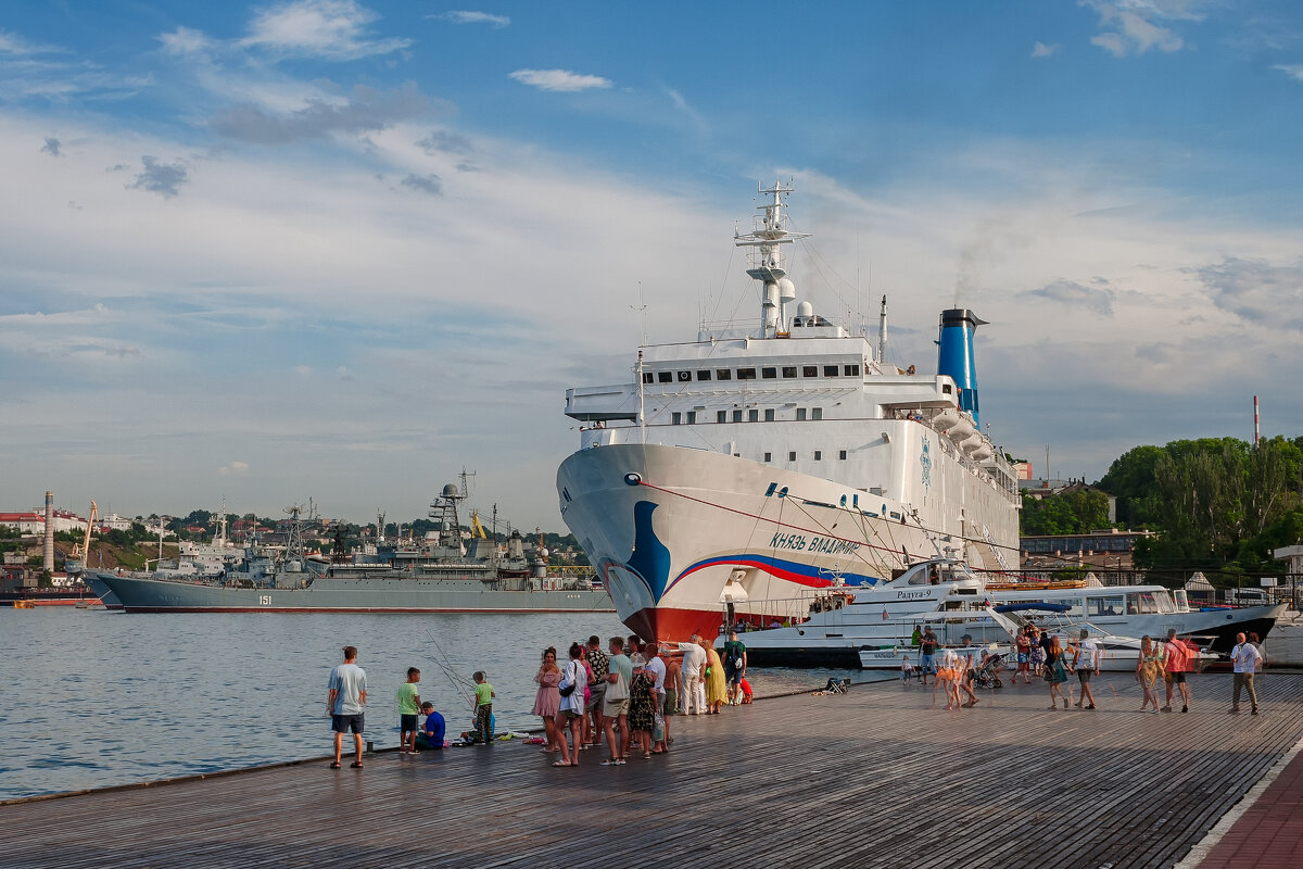 Будни города-героя - Дмитрий Костоусов