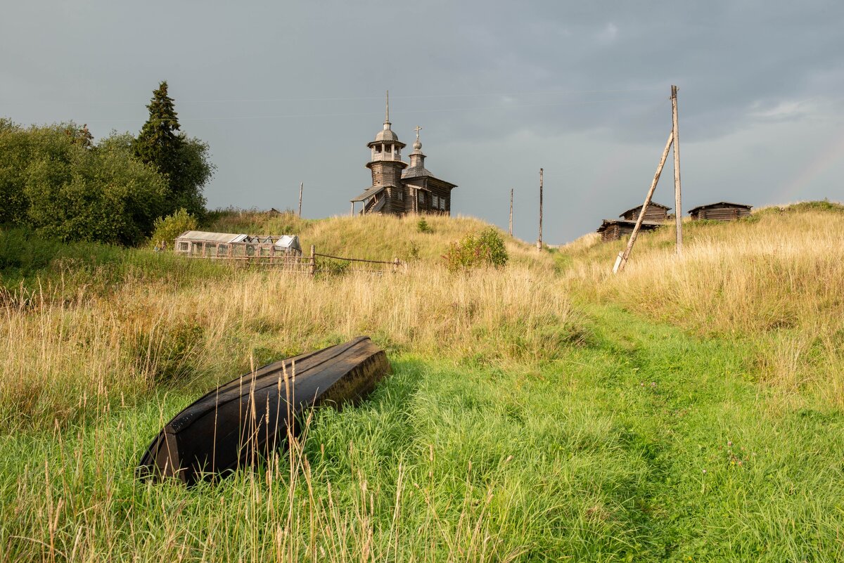 Деревянная часовня, приписанная к храму в Онежье. Построена в 1838. Четверик, перекрытый купольным с - Дмитрий Иванов