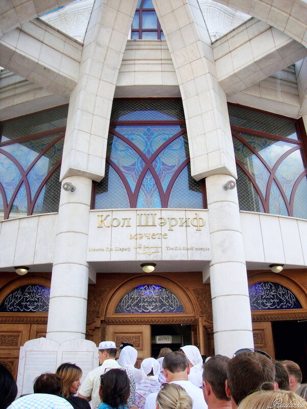 У входа в казанскую джума-мечеть всегда многолюдно - Raduzka (Надежда Веркина)