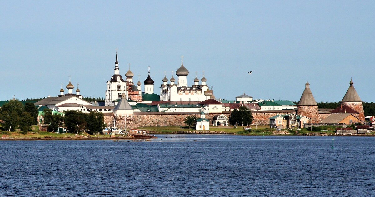 Подошли к Большому Соловецкому острову - Елена Даньшина