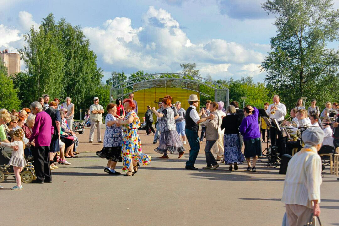 Танцы под духовой оркестр - Сергей Кочнев