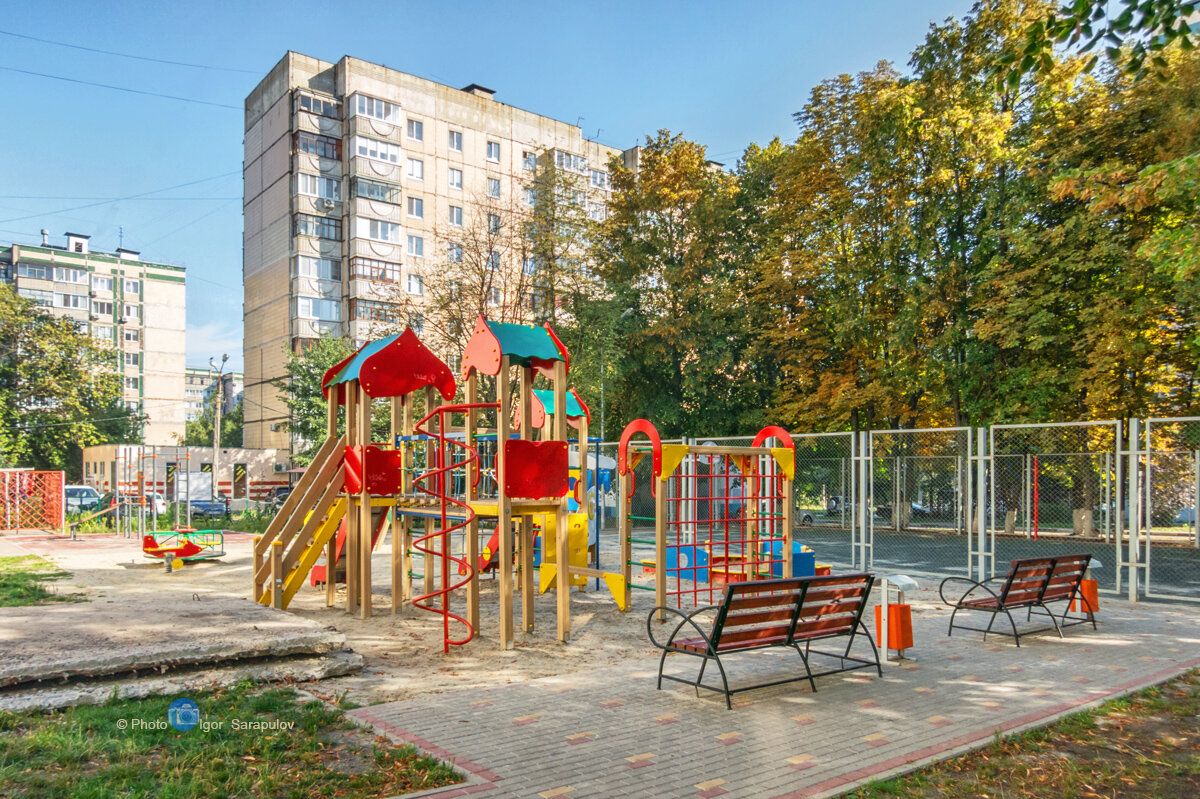 Белгород, детская и тренажёрная площадка возле дома Щорса 44 - Игорь Сарапулов