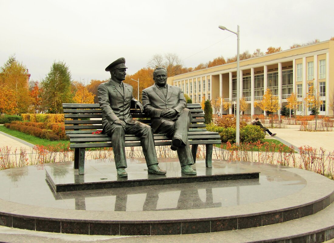 г.Королев памятник С.П.Королеву и Ю.А.Гагарину - Александр 