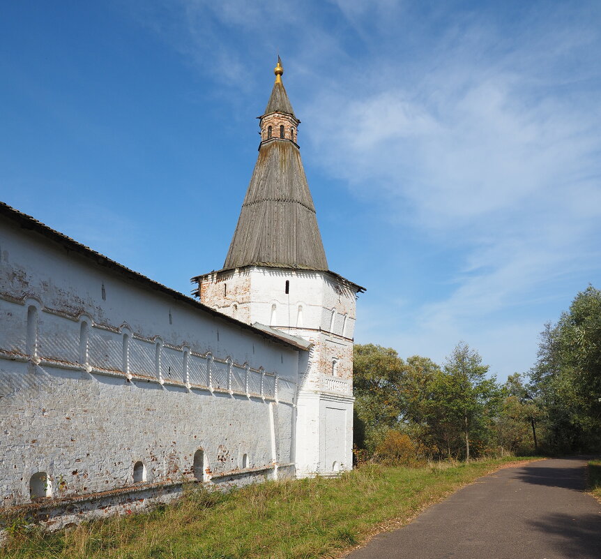 Башня Иосифо-Волоцкого монастыря. - Евгений Седов
