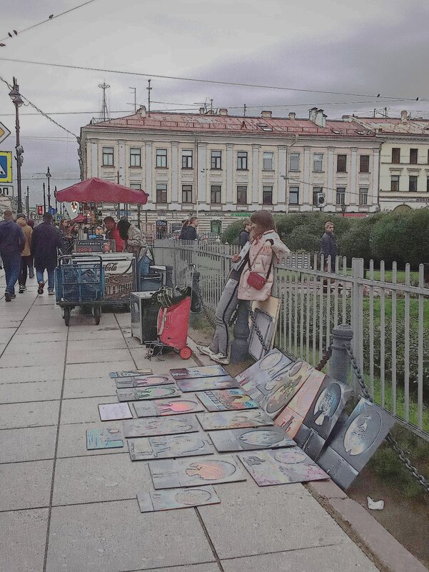 Продажа рисунков у Казанского собора - Фотогруппа Весна