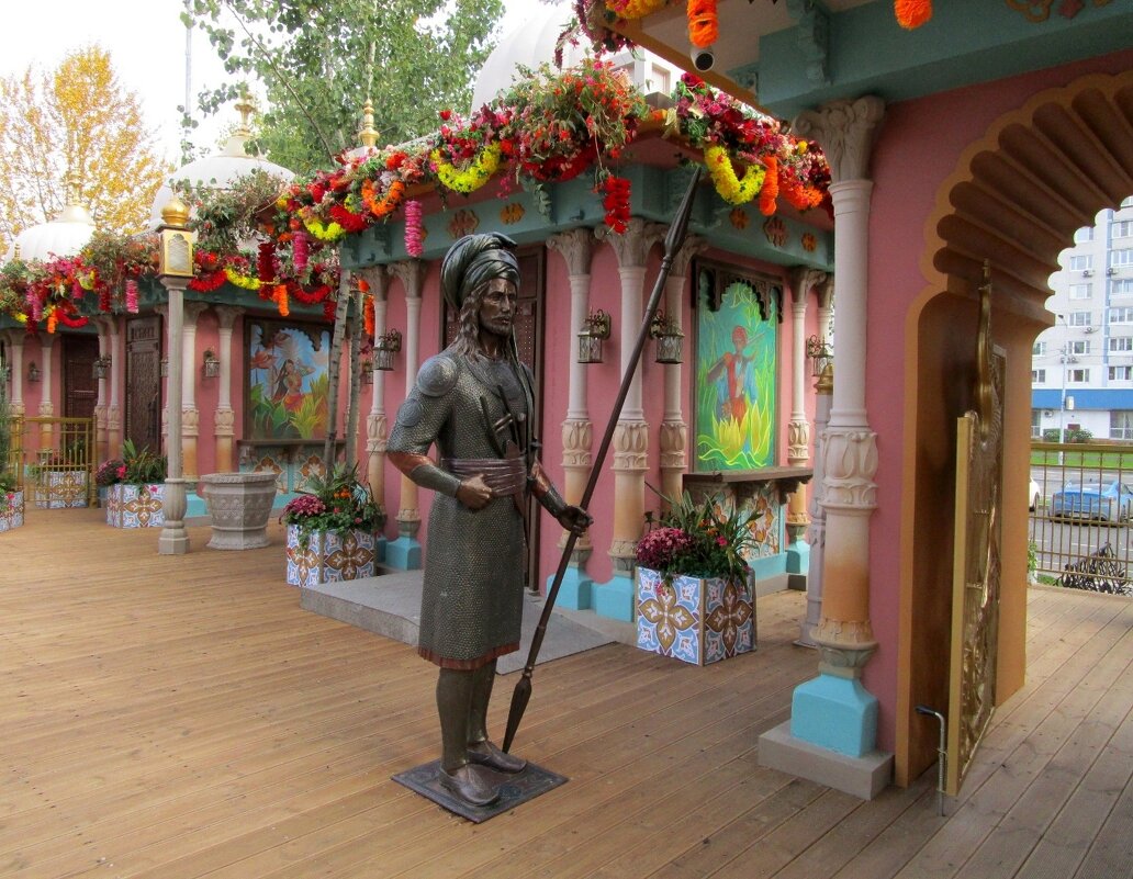 Статуя индийского воина - Ольга Довженко