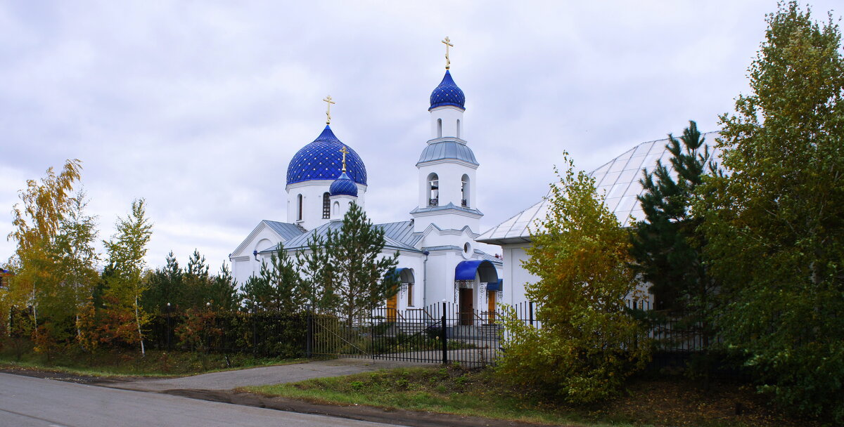 Осень и районный храм. - сергей 