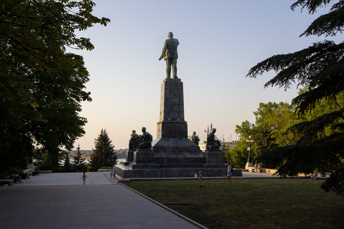 Памятник вождю в Севастополе. - Андрей Дурапов