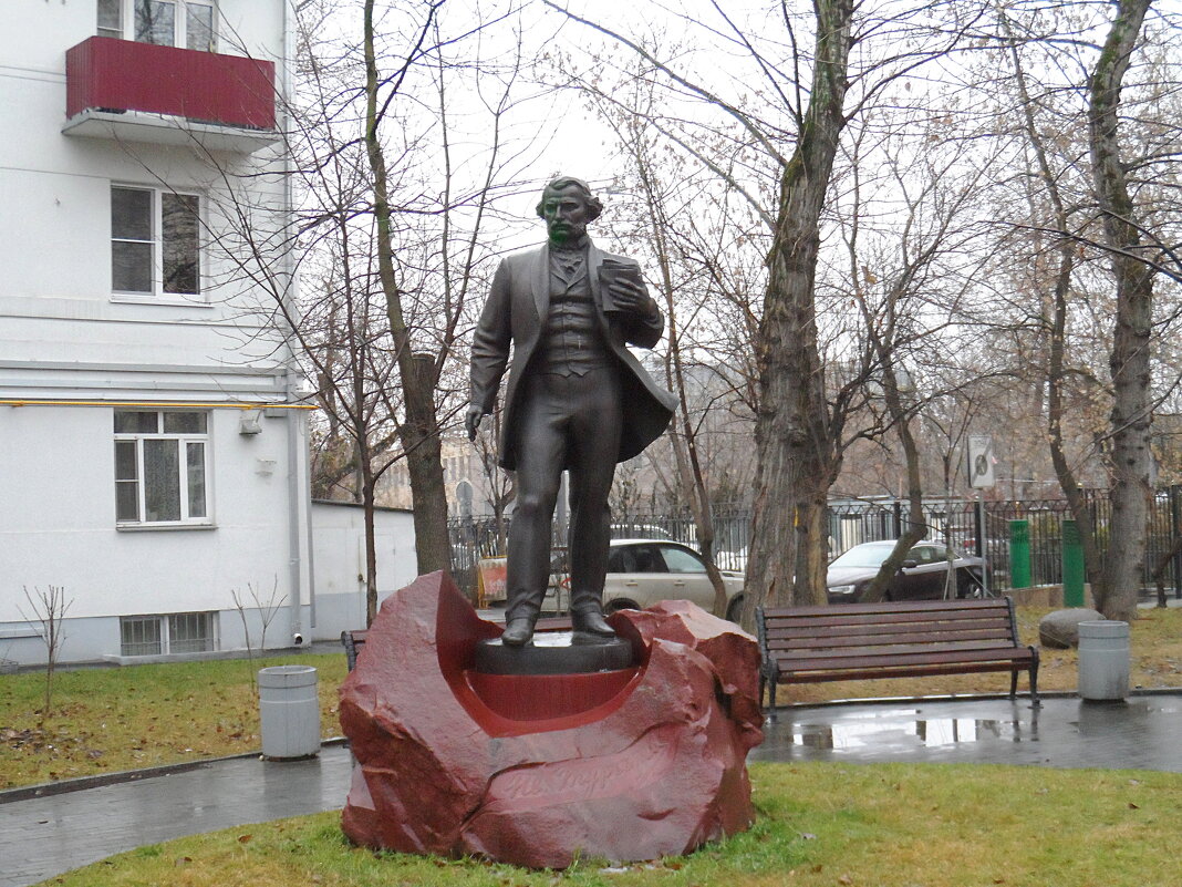 Памятник Тургеневу на Остоженке (город Москва) - Галина 