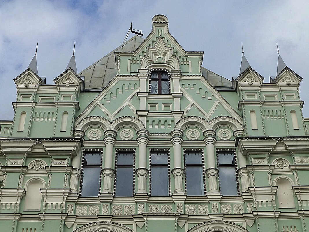 Часть центрального фасада Пассажа К.С. Попова – Джамгаровых - Лидия Бусурина