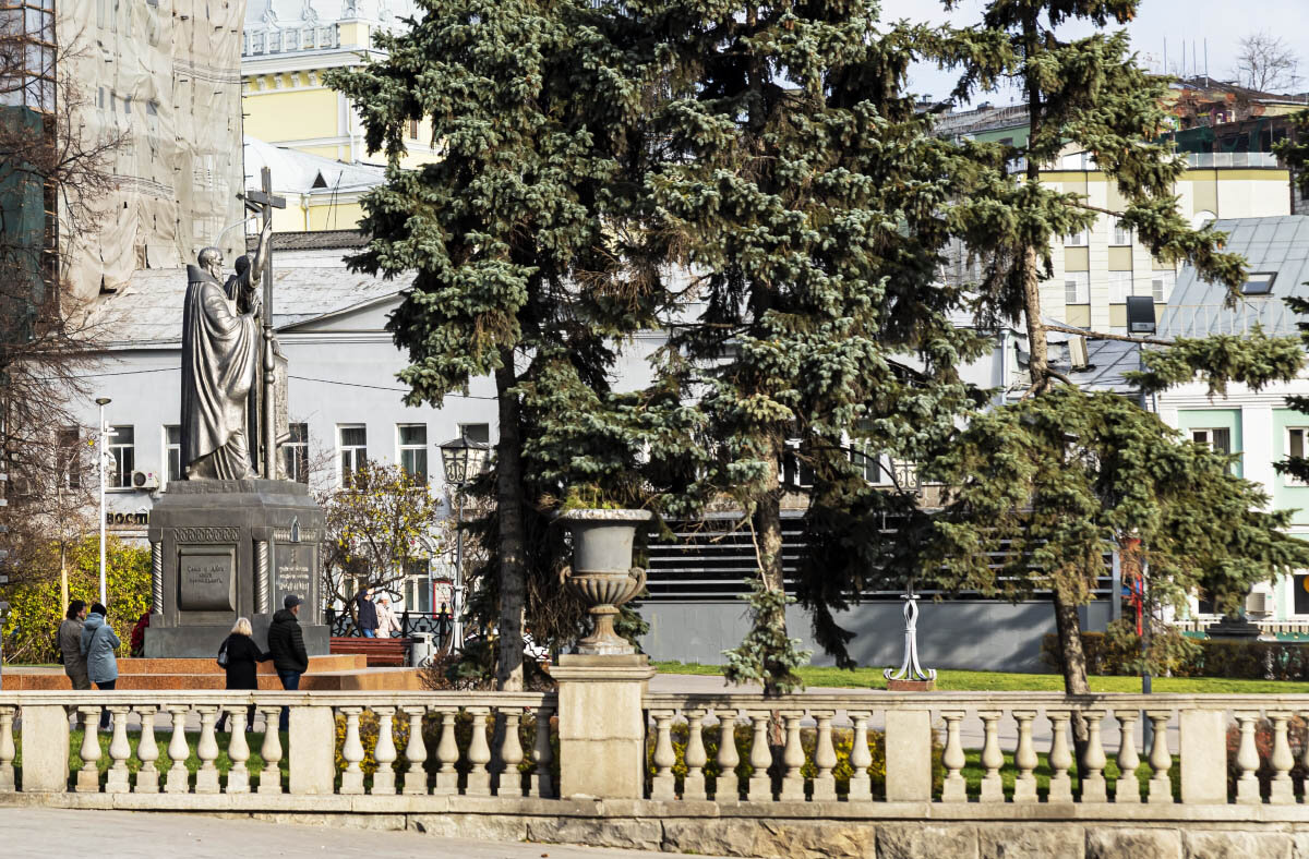 Памятник Кириллу и Мефодию в Москве - Александр 