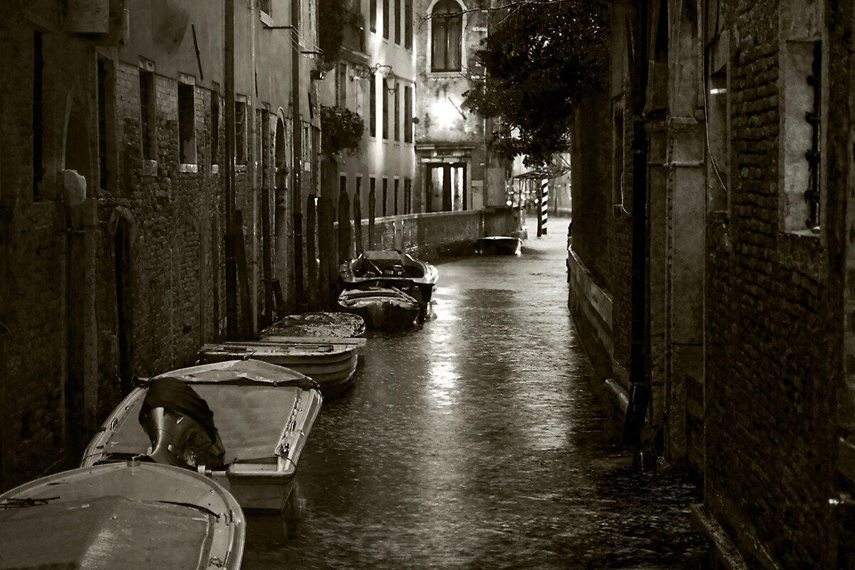 Дождливая зимняя ночь в Венеции - Юрий Вайсенблюм