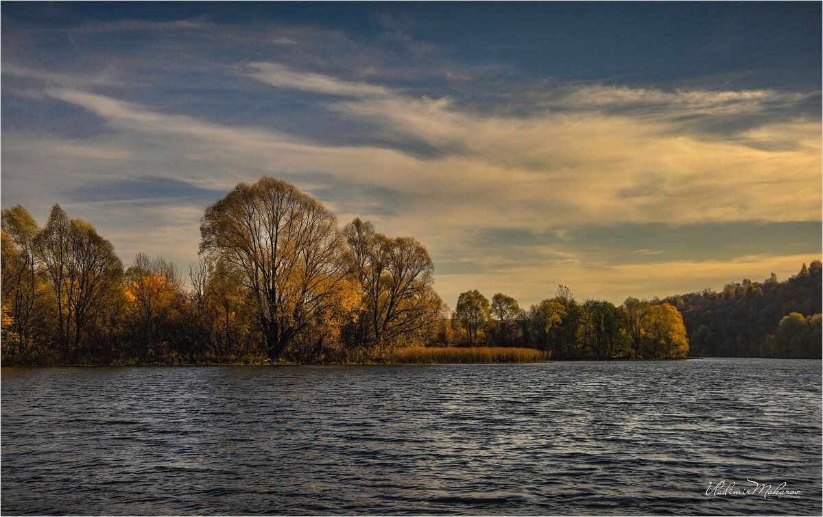 "Осень на озере"© - Владимир Макаров