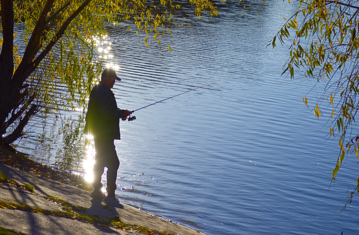 Осенняя рыбалка - Nina Streapan