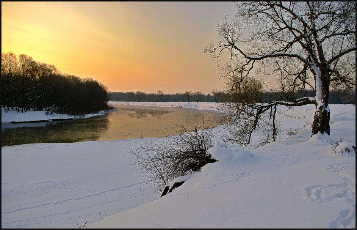 Зимний рассвет над рекой - Евгений 