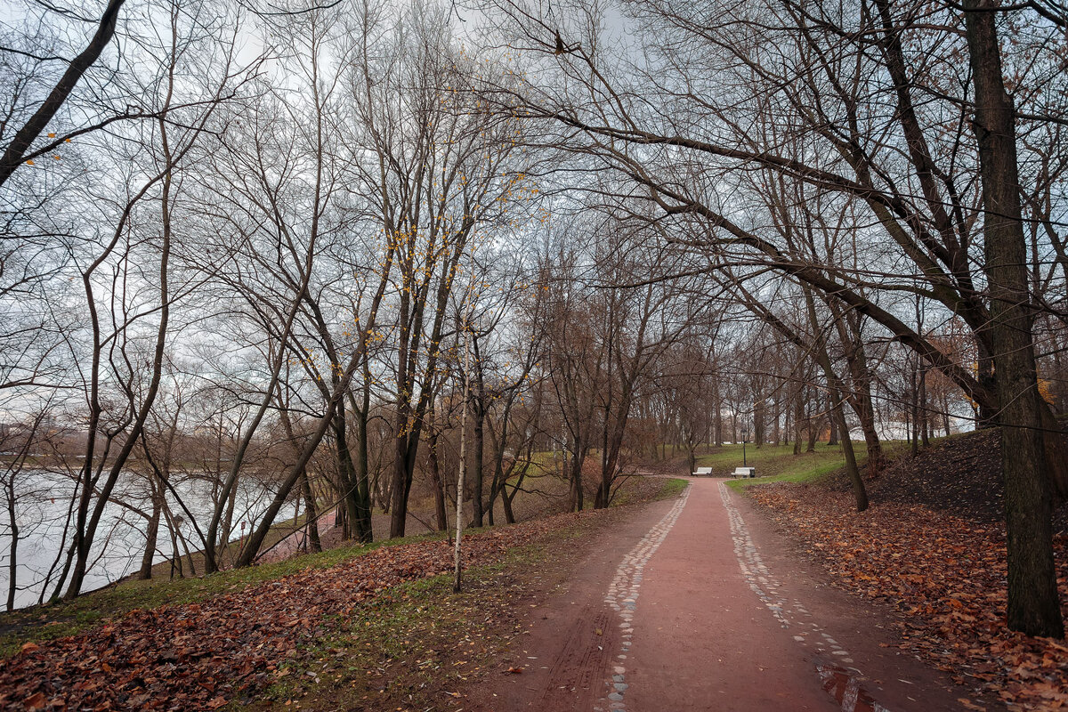 В осеннем парке... - Сергей Кичигин