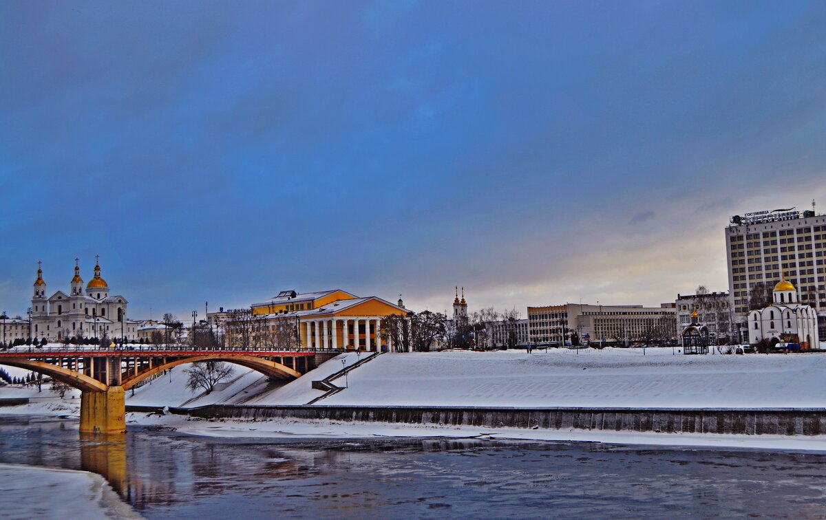 Панорама зимнего города.. - Vladimir Semenchukov