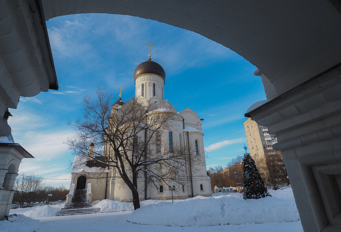 Москва храм Серафима Саровского в Раеве