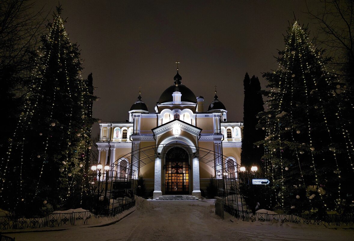 Утро в Покровском монастыре ... ( фото с телефона ) - Константин Анисимов