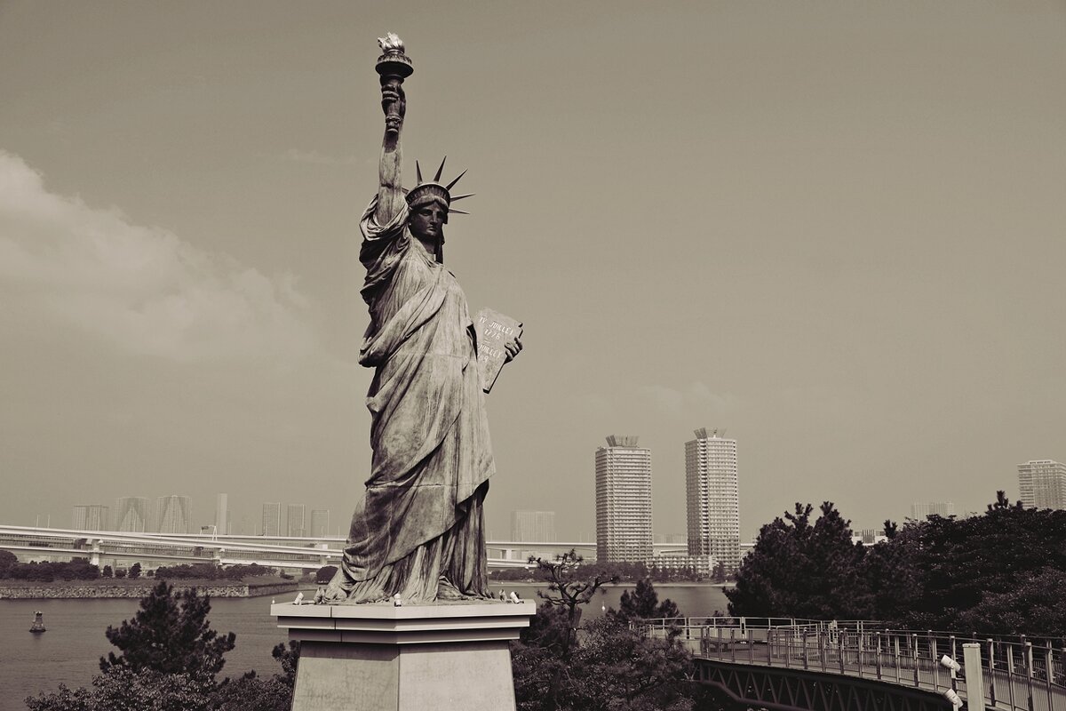 Статуя Свободы oстров Одайба Токио - wea *