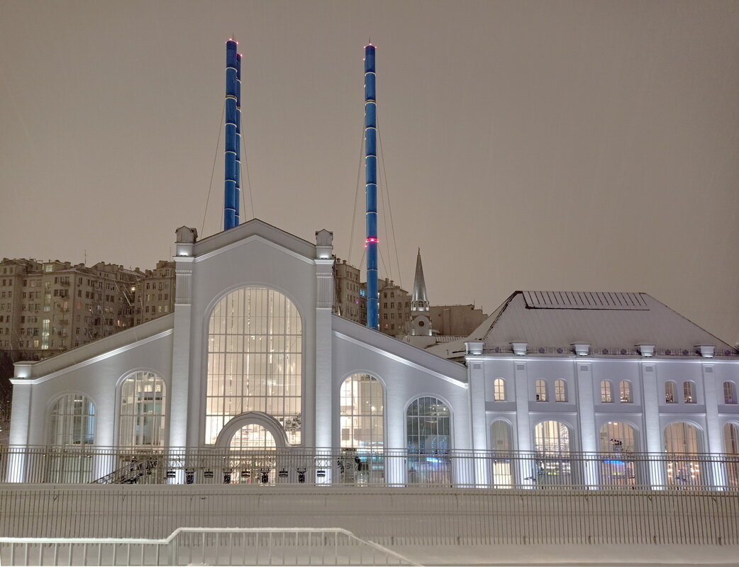 Бывшая ГЭС-2, ныне новый культурный центр в Москве. - Александр Чеботарь