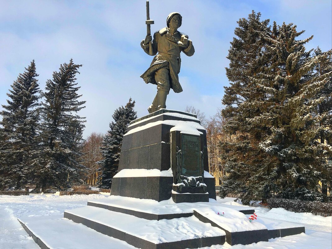 Великие Луки, 22 января 2022 года, памятник Александру Матросову... - Владимир Павлов