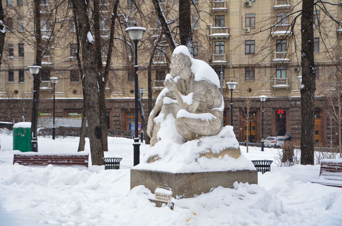 Памятник сезонному рабочему. Москва - Oleg4618 Шутченко