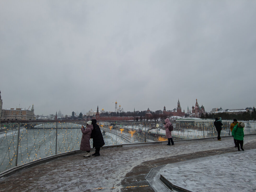 Вид на кремль и Москву реку с парящего моста в парке Зарядье - Andrew 