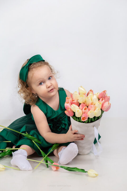 Девочка и тюльпаны - Тамара Нижельская