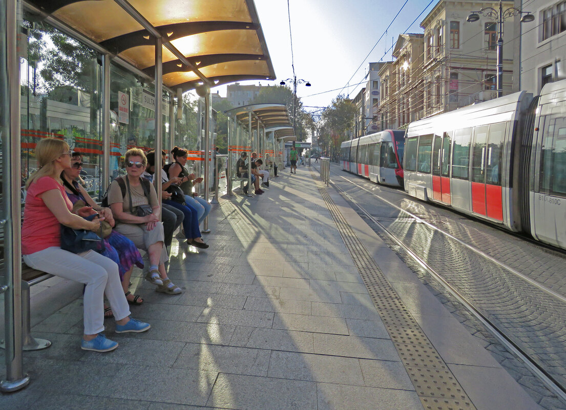Трамвайная остановка Стамбула - ИРЭН@ .