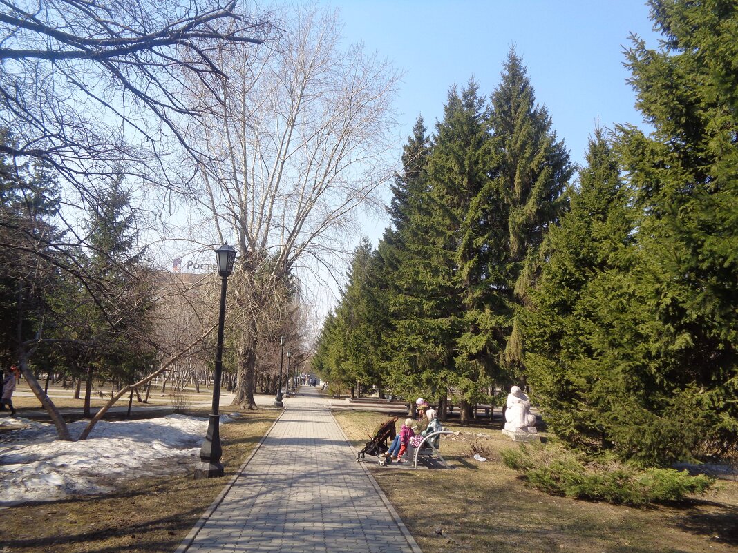 Весна. Парк со скульптурами - Андрей Макурин