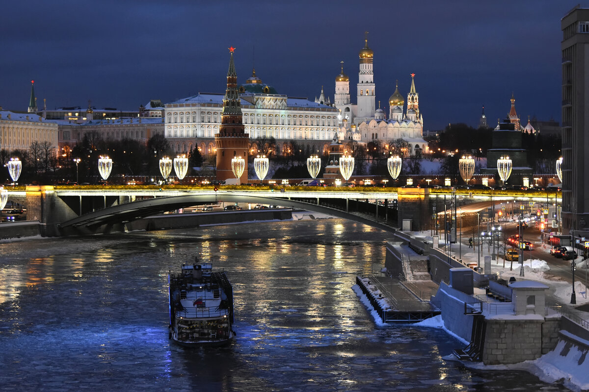 Вечерний пейзаж. По Москве-реке... - Наташа *****