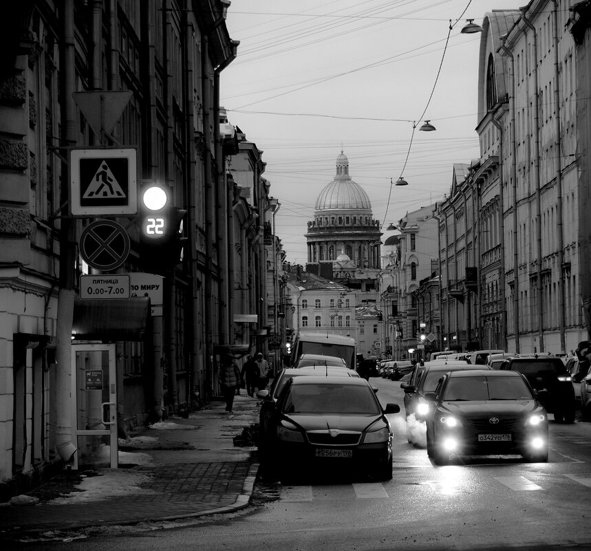 Санкт-Петербург. Угол Садовой  и Большой Подьяческой ул.. - Магомед .