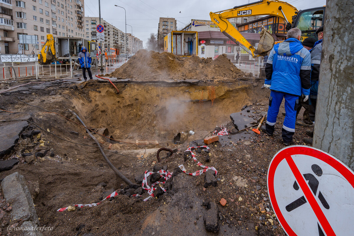 Ремонт после ночной аварии 22 февраля  на перекрёстке  ул.Лёни Голикова и пр.Ветеранов - Роман Алексеев