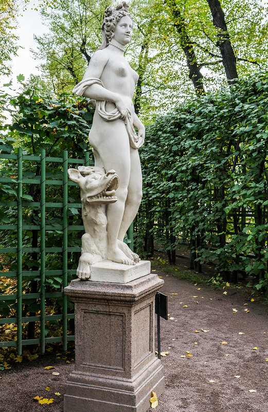 Статуи Летнего сада - Ирина Соловьёва
