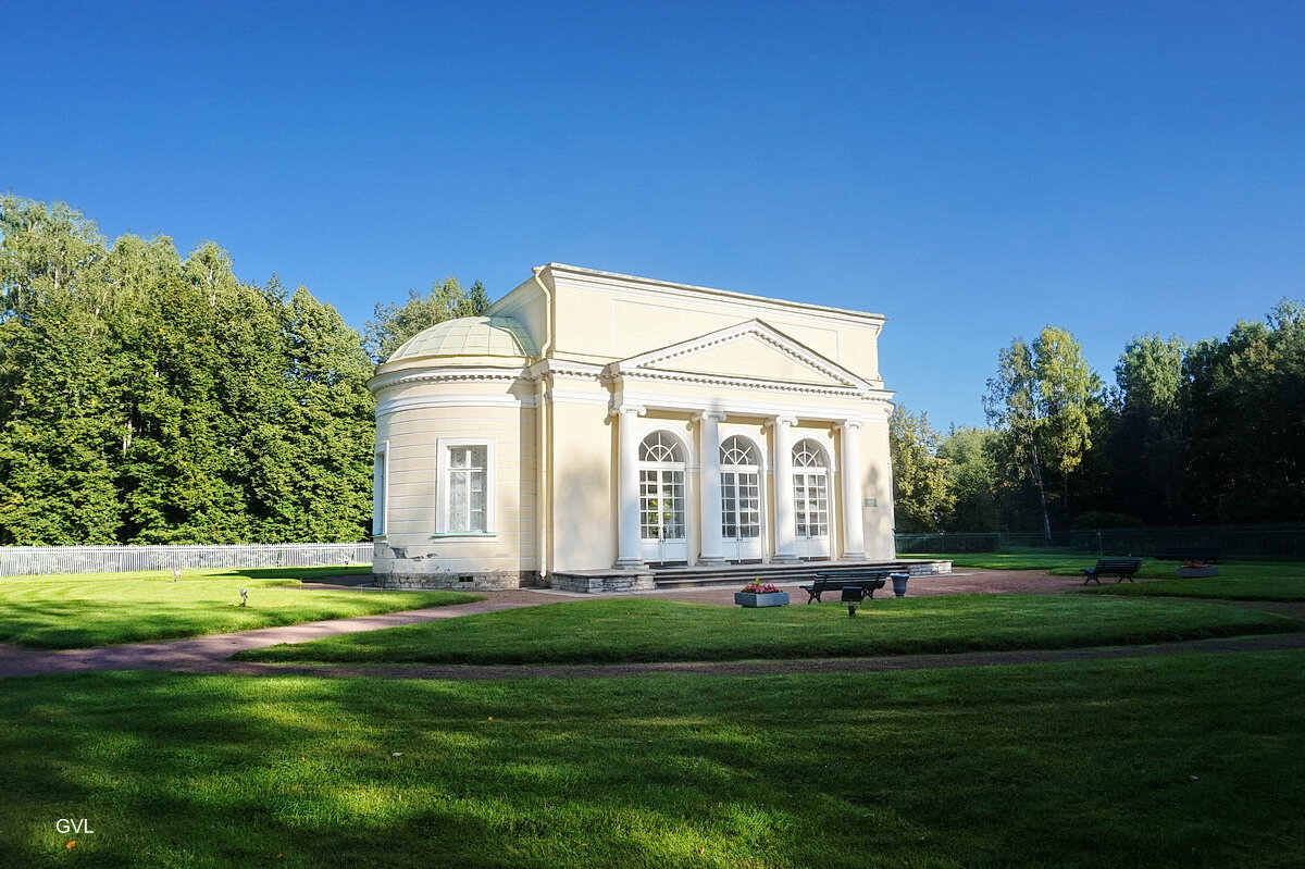 В Павловском парке Петербурга. - Галина 