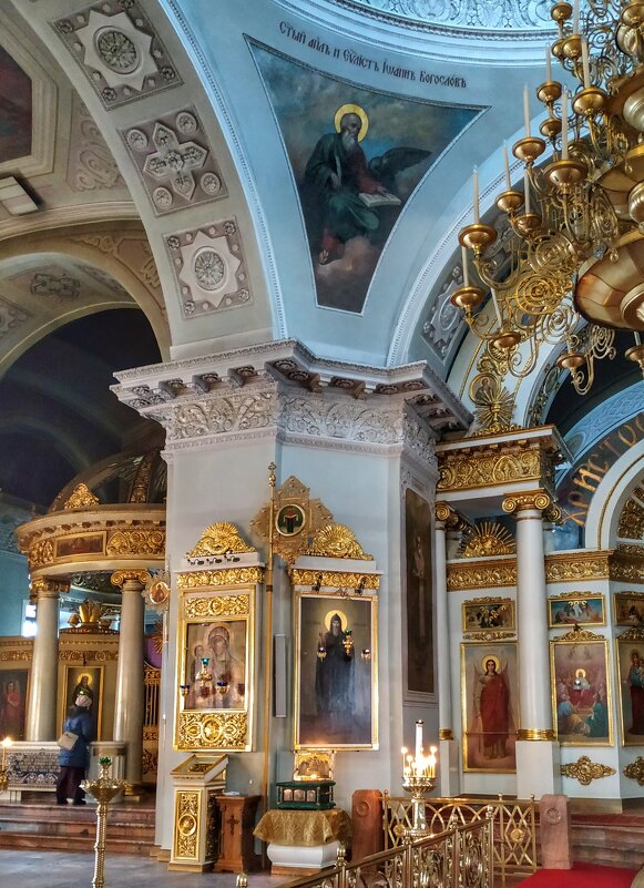 фрагмент интерьера собора - Валентина. .