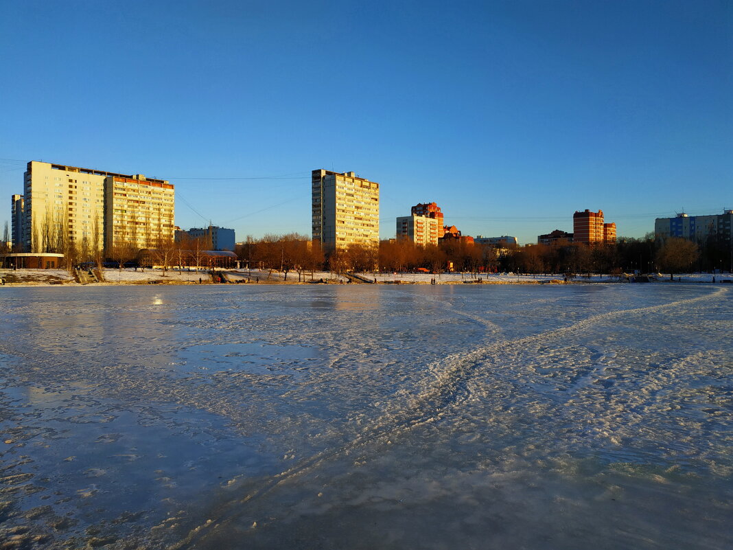 Март в городе - Андрей Лукьянов