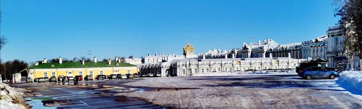 Треугольная площадь у Екатерининского дворца в ЦС - Сергей 