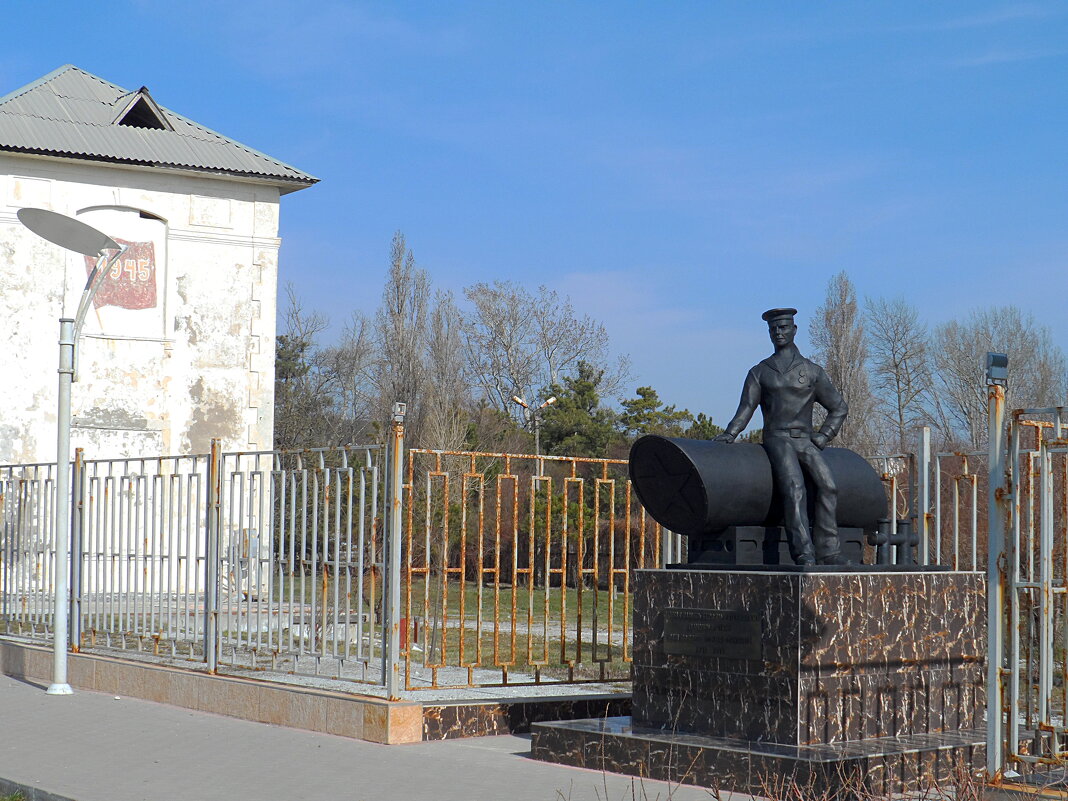 Памятник Героям- катерникам на набережной с.Дивноморское - Галина 