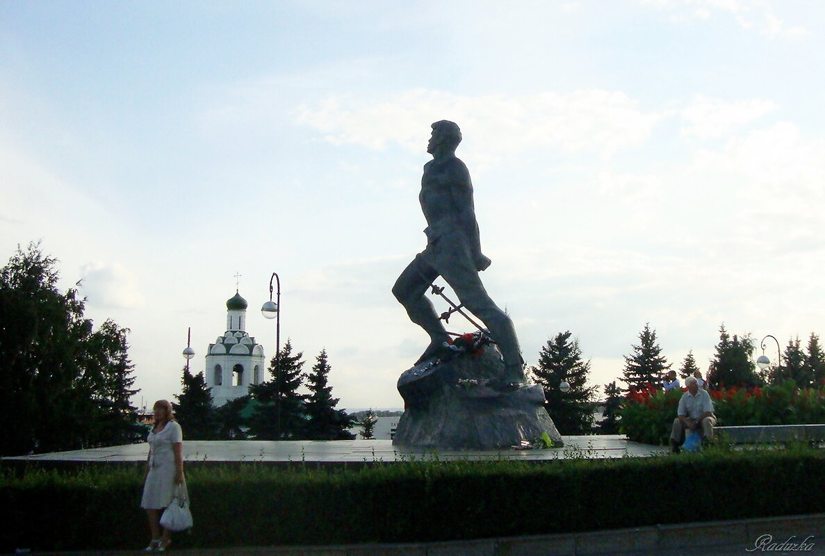 Памятник поэту - Raduzka (Надежда Веркина)