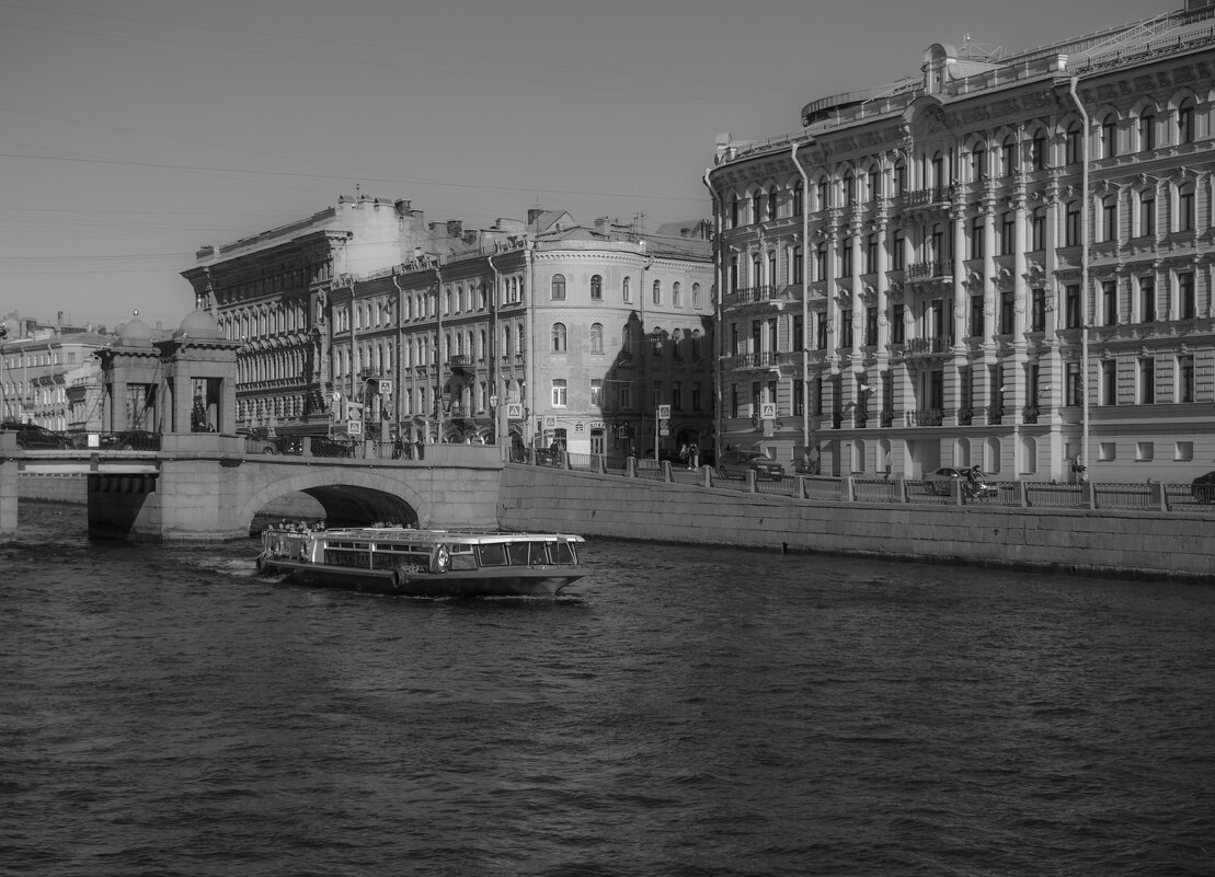 По каналам и рекам Санкт-Петербурга. Начало сезона. - Магомед .