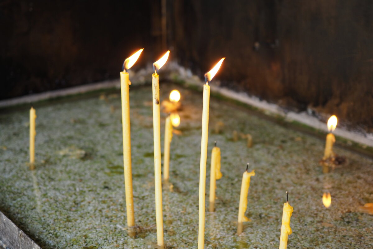 Мы зажигаем свечи в храме... - wea *